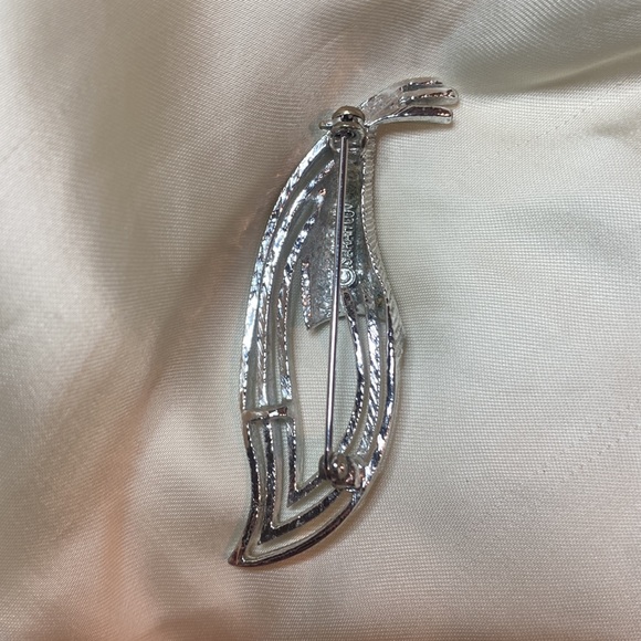 Sarah Cov Pin 🩶 - Picture 2 of 5